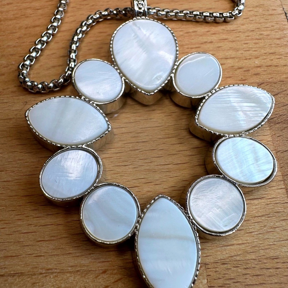 1946 Jewelry Women Necklace OS Silver White Excellent Mother of Pearl Statement